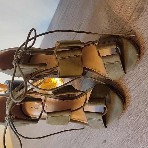 Loft Dress Heels - Picture 3 of 6